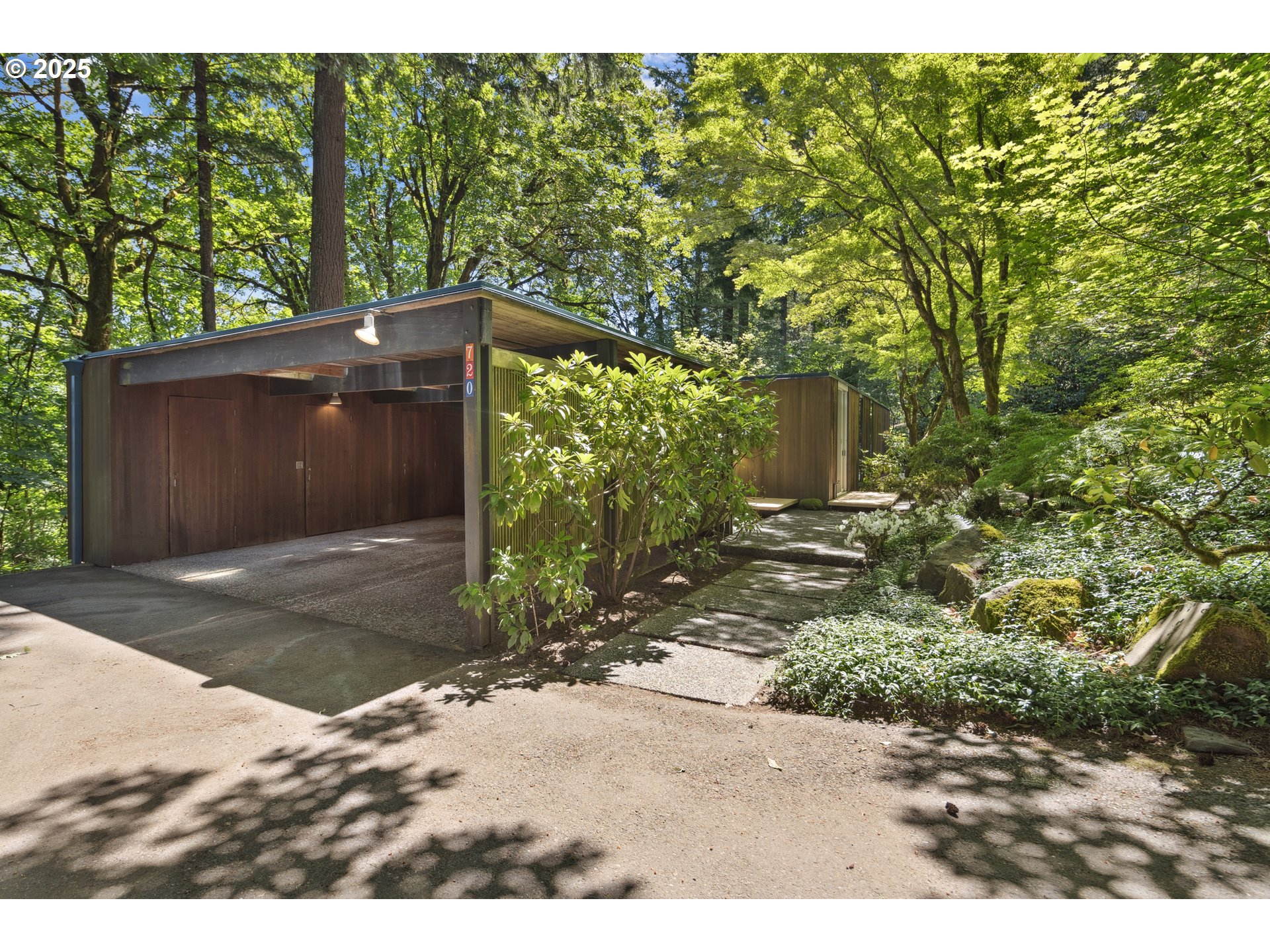 720 NW SAINT HELENS AVE