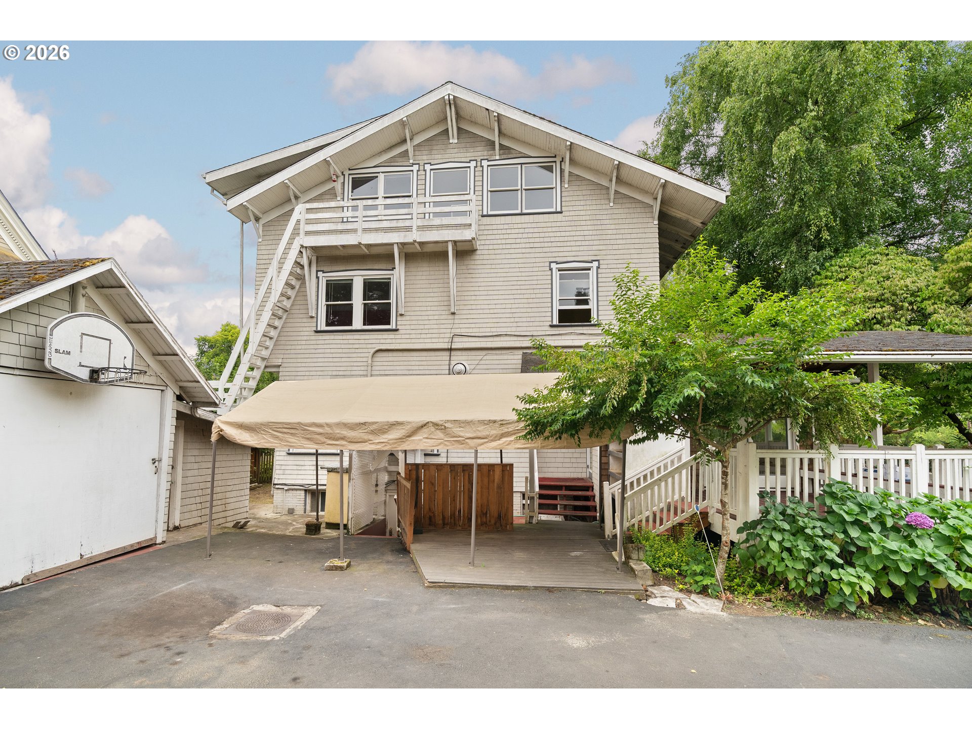 2116 NE 18TH AVE