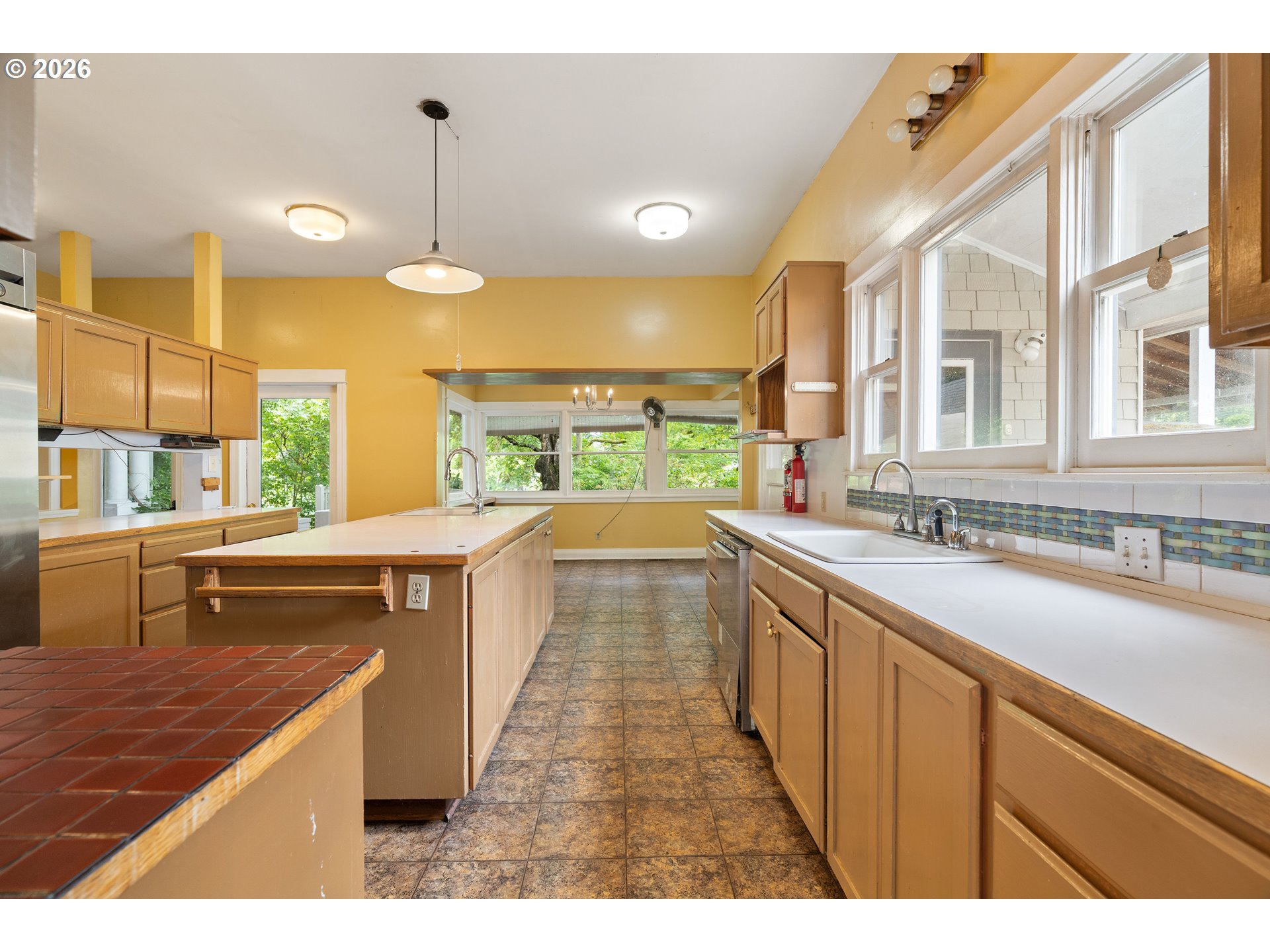 2116 NE 18TH AVE