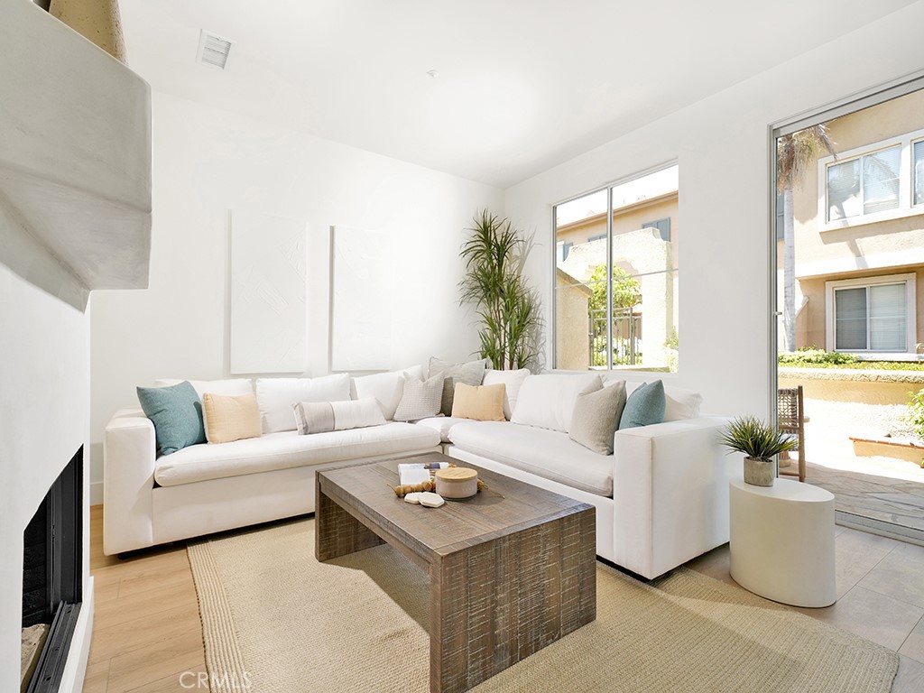 3335 E Chiddingstone Lane A