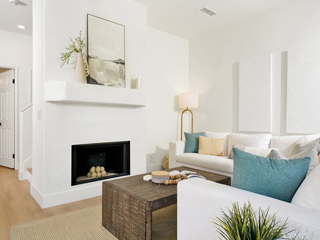 3335 E Chiddingstone Lane A