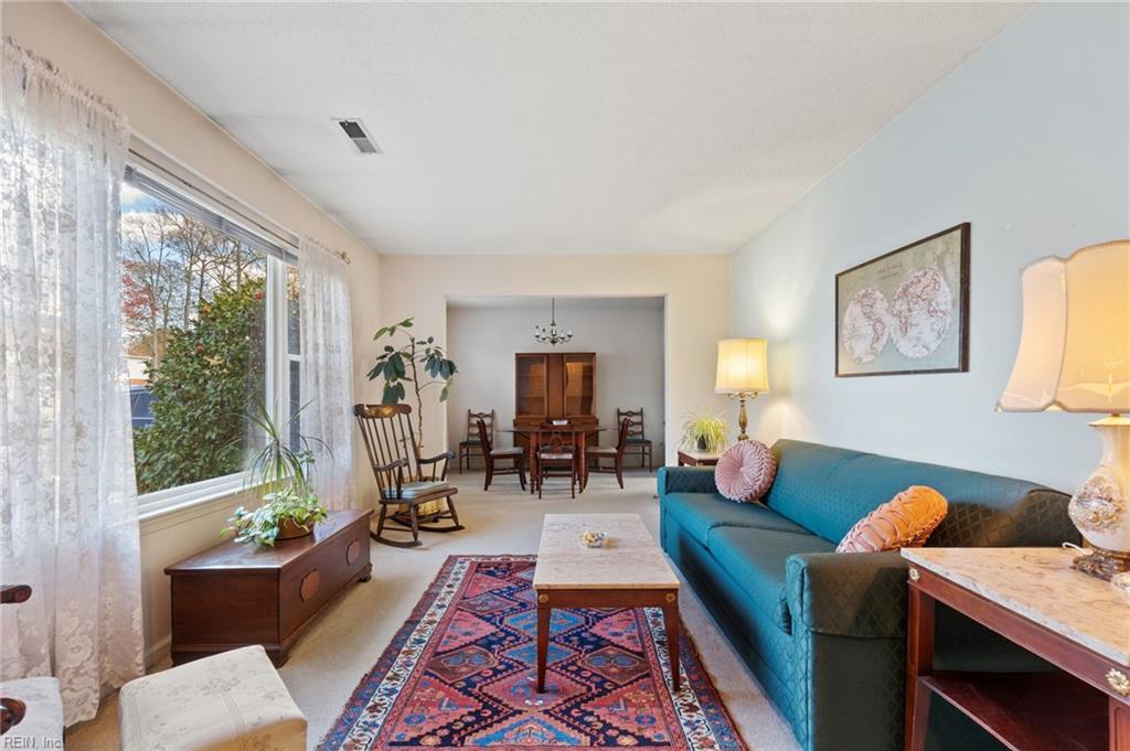 521 King Richard DR