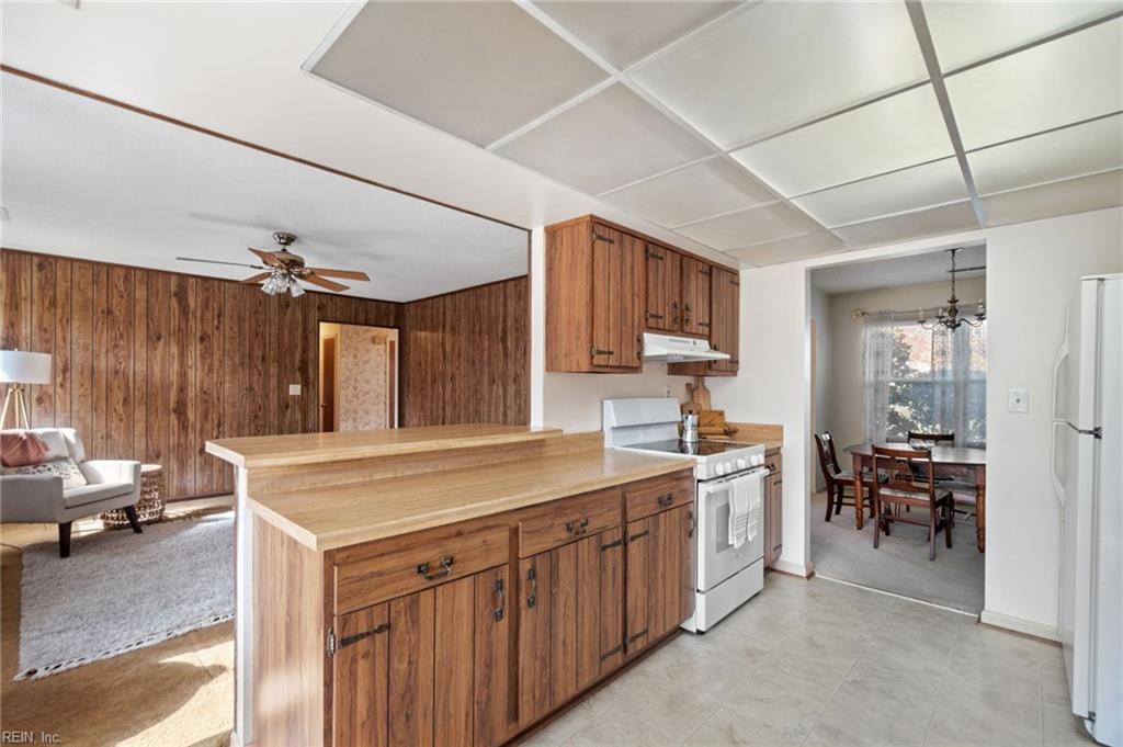 521 King Richard DR