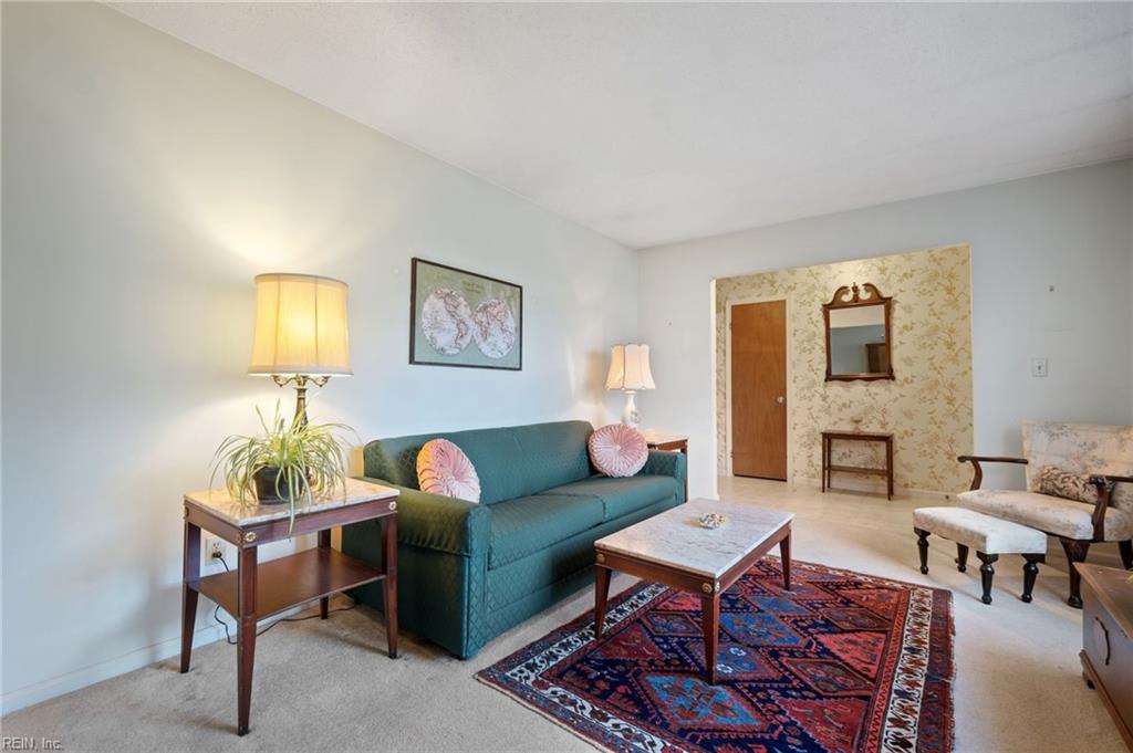 521 King Richard DR