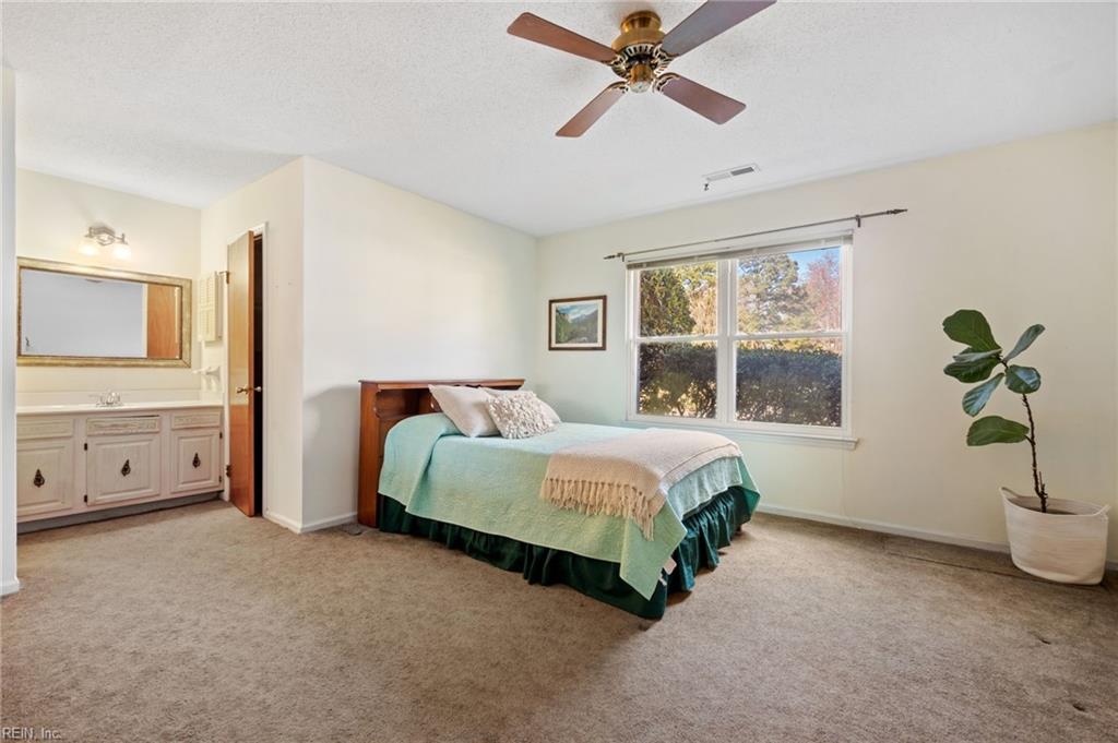 521 King Richard DR