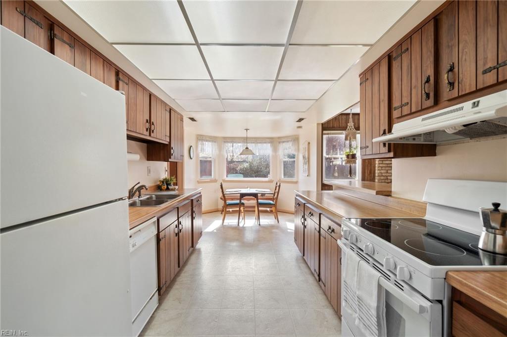 521 King Richard DR