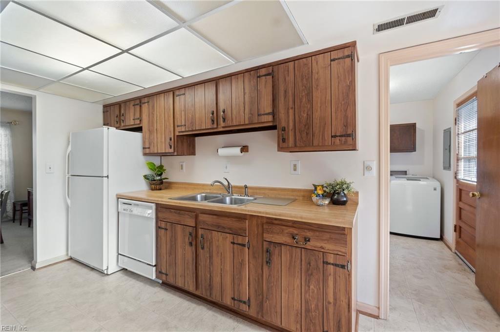 521 King Richard DR
