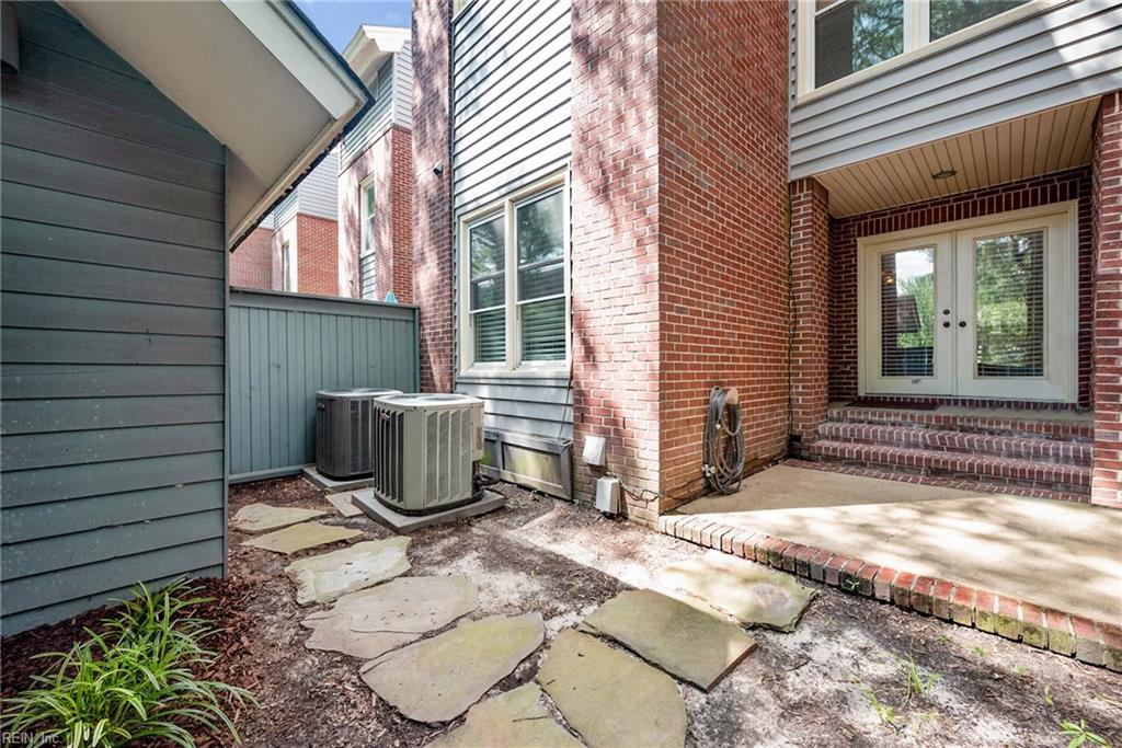 353 Pender CT