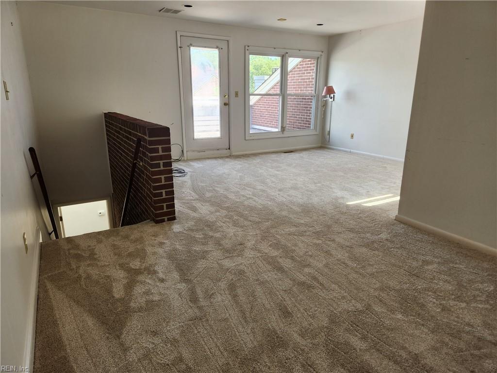 353 Pender CT