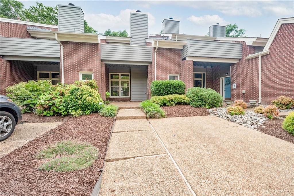 353 Pender CT