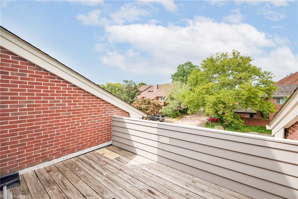 353 Pender CT