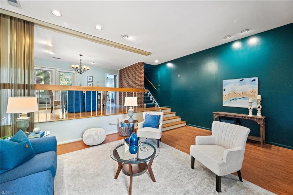 353 Pender CT