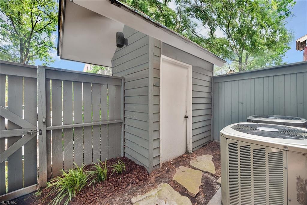 353 Pender CT