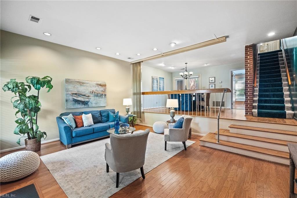 353 Pender CT