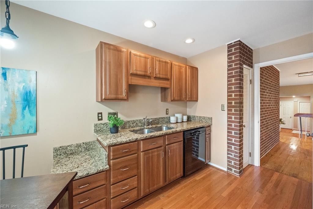 353 Pender CT