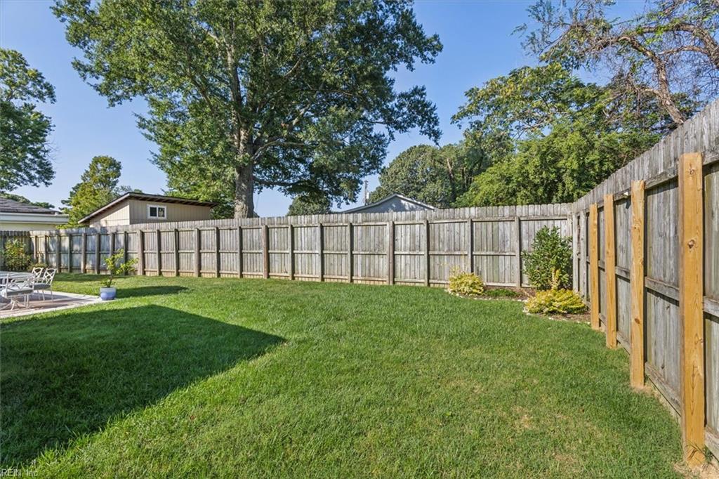 813 Davenport LN