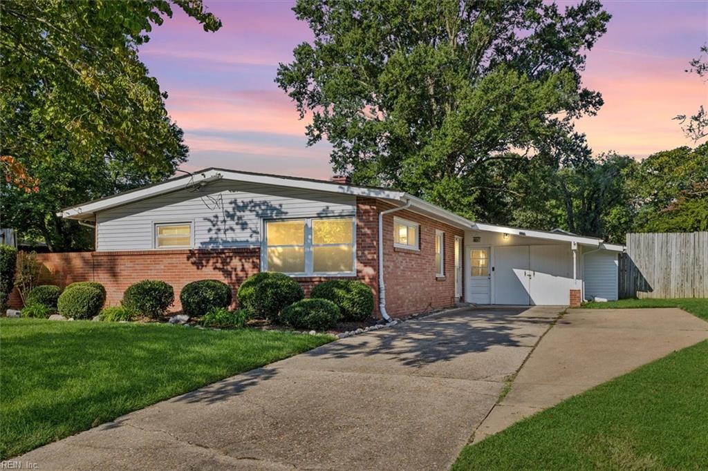 813 Davenport LN