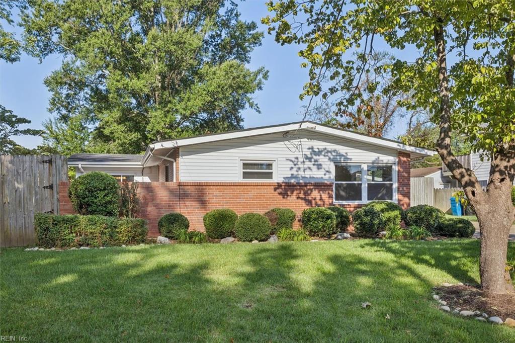 813 Davenport LN