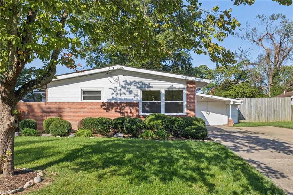 813 Davenport LN