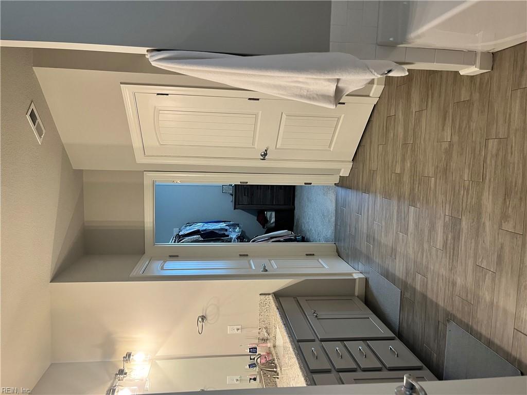 400 Canterbury Road DR