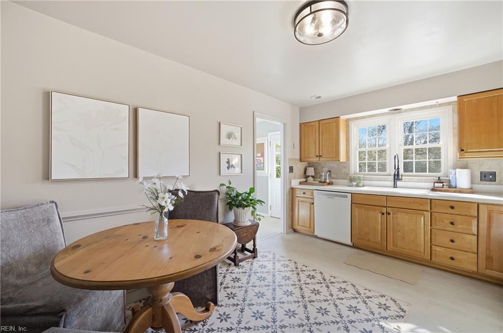 841 Queen Elizabeth DR