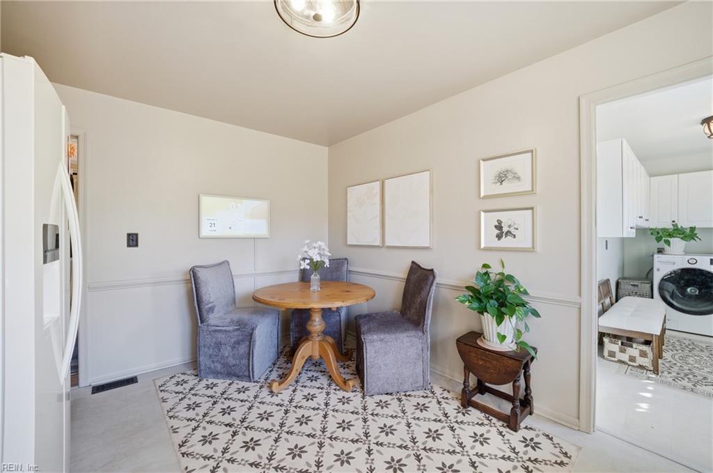 841 Queen Elizabeth DR