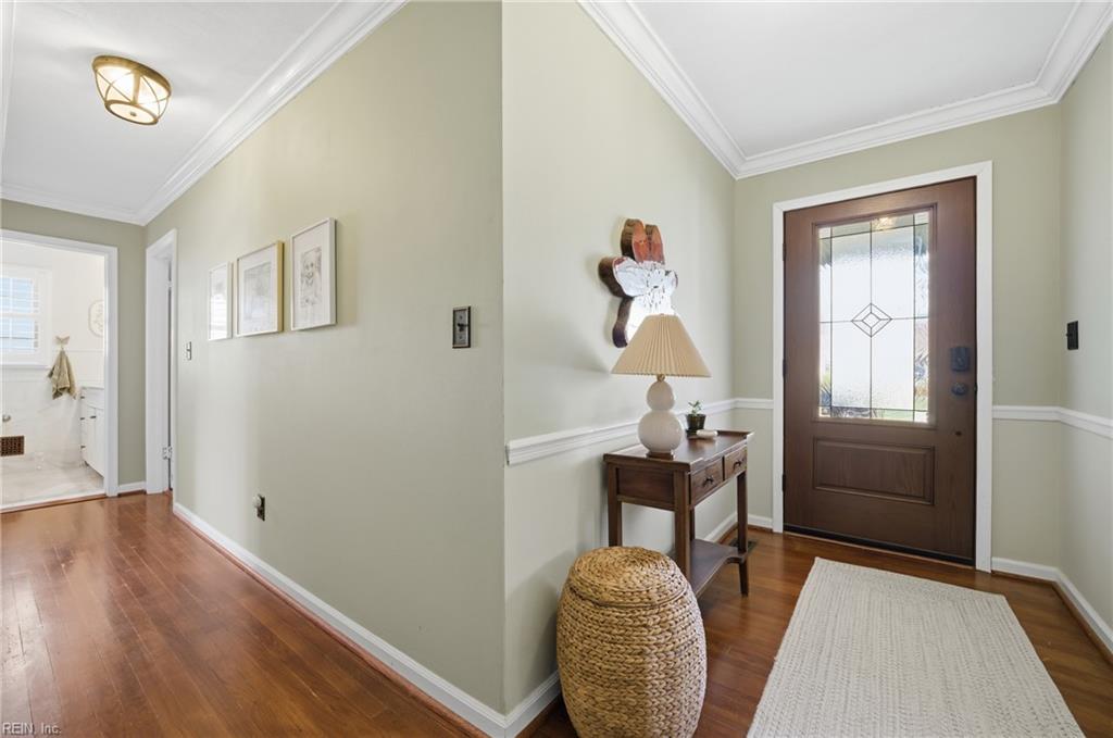 841 Queen Elizabeth DR