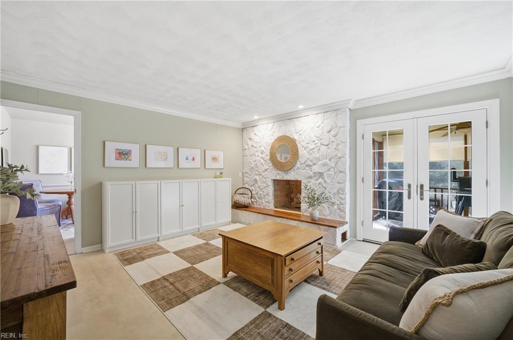 841 Queen Elizabeth DR