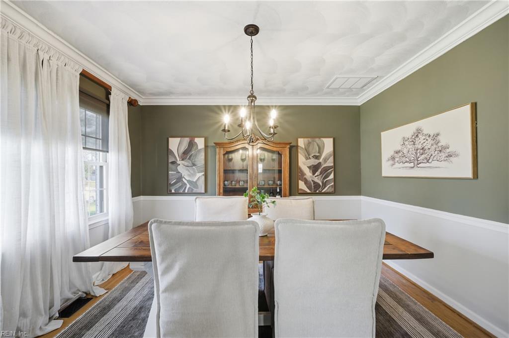 841 Queen Elizabeth DR