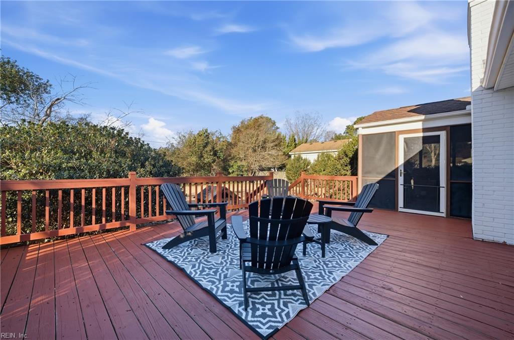 841 Queen Elizabeth DR