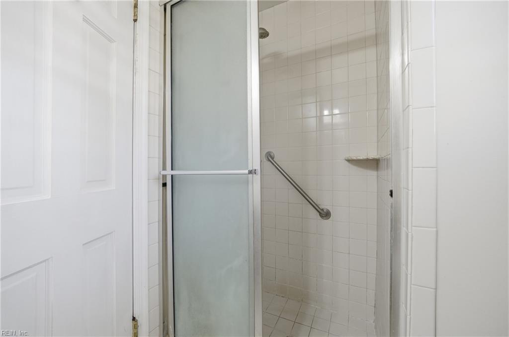 841 Queen Elizabeth DR