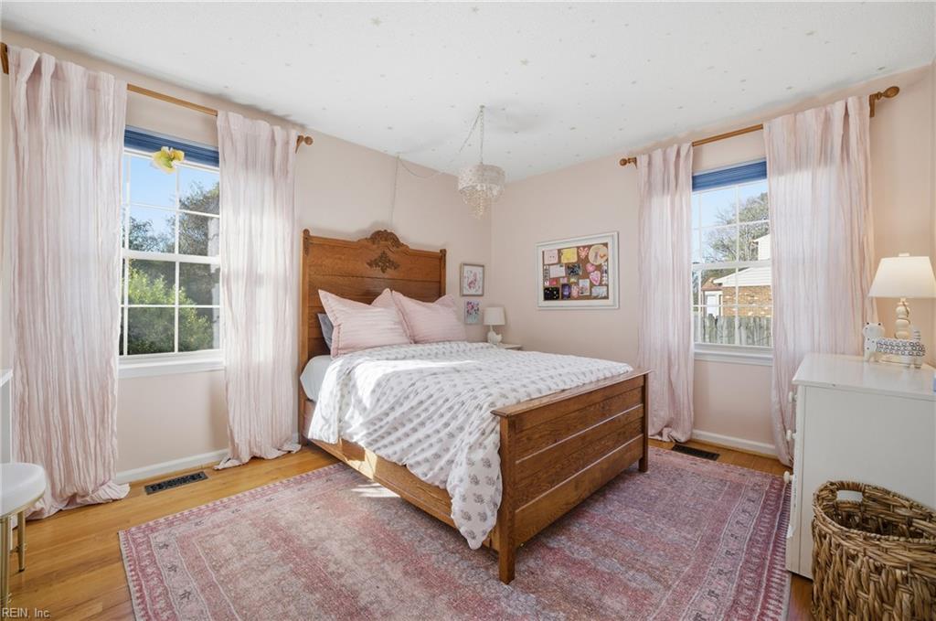 841 Queen Elizabeth DR