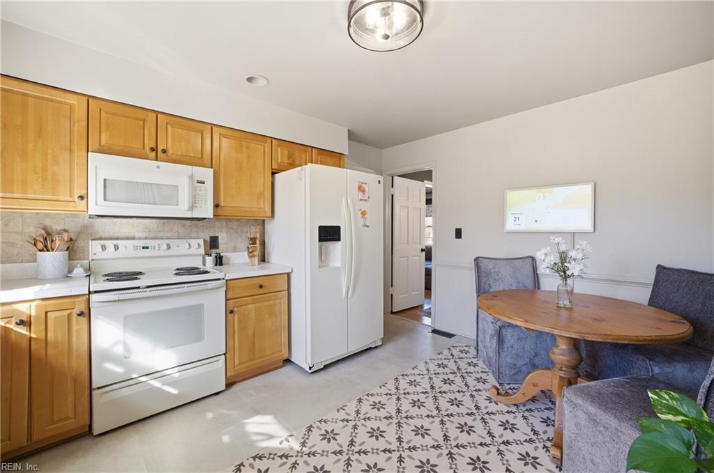 841 Queen Elizabeth DR