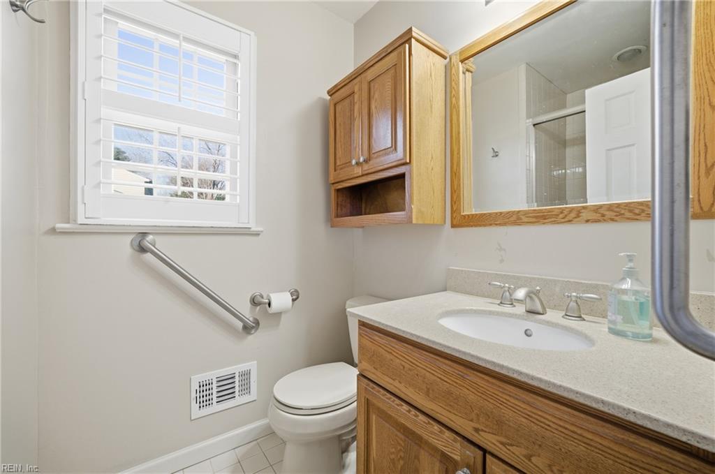 841 Queen Elizabeth DR