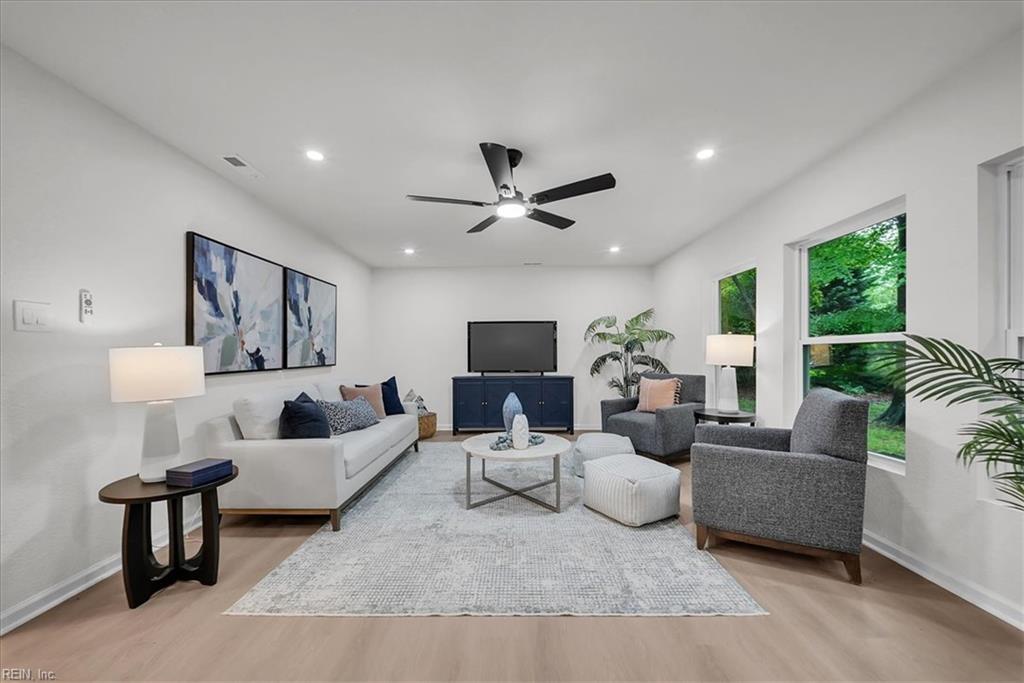 1301 Lakeside RD