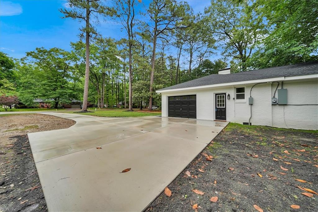 1301 Lakeside RD