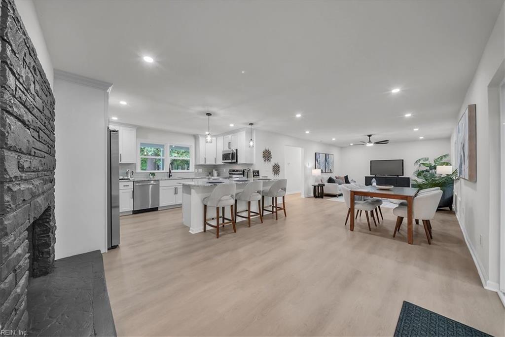 1301 Lakeside RD