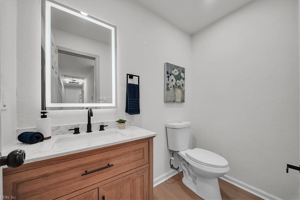 1301 Lakeside RD