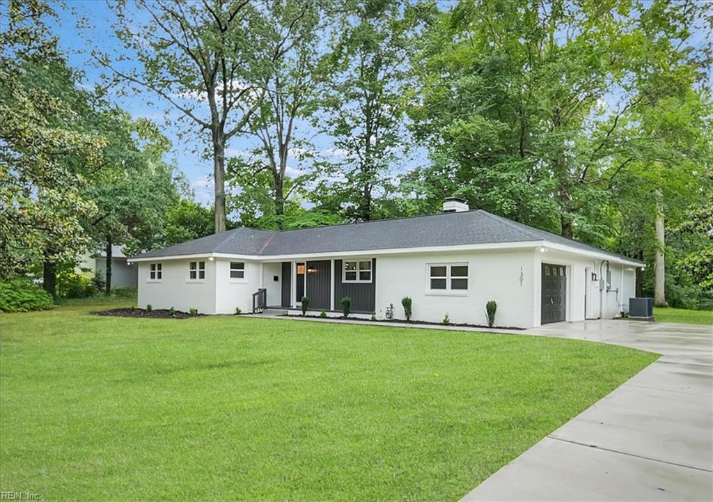 1301 Lakeside RD