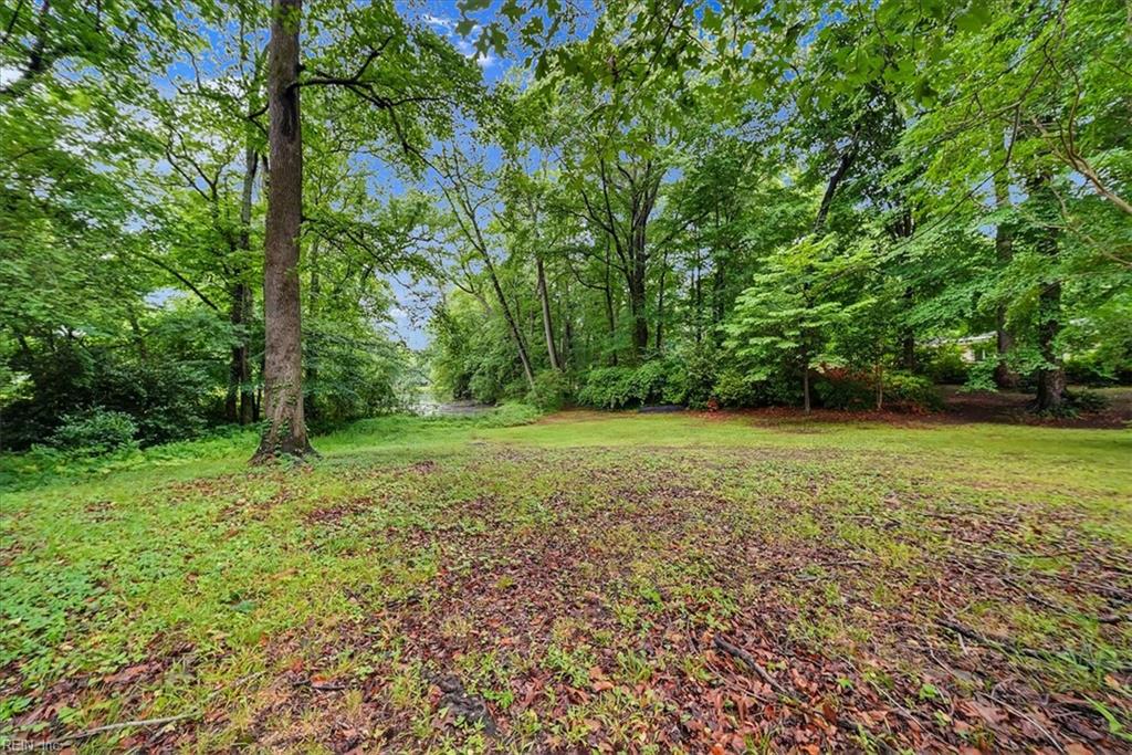 1301 Lakeside RD
