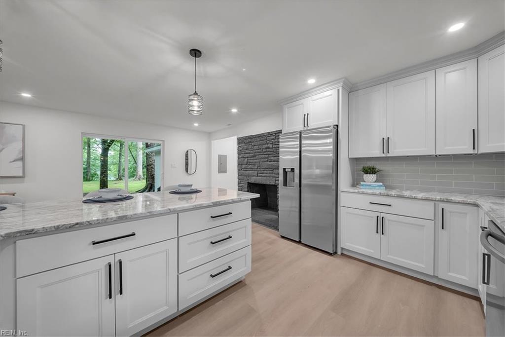 1301 Lakeside RD