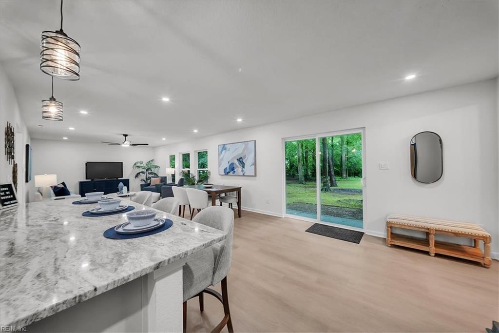 1301 Lakeside RD
