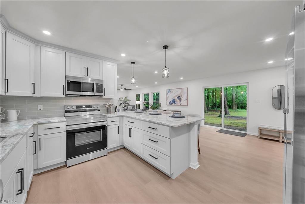 1301 Lakeside RD