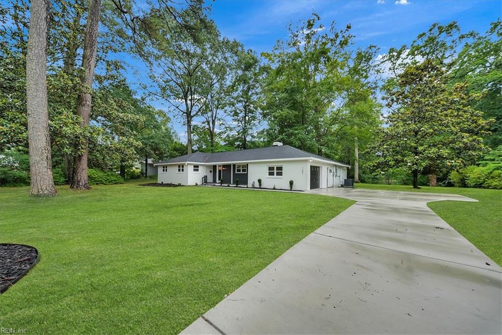 1301 Lakeside RD