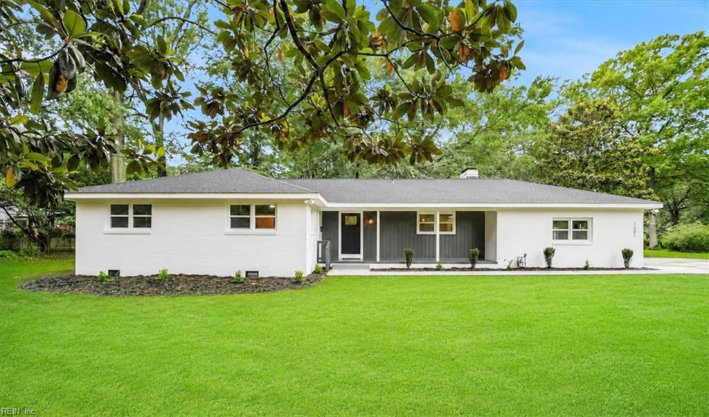 1301 Lakeside RD
