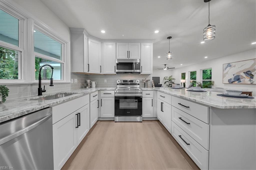 1301 Lakeside RD