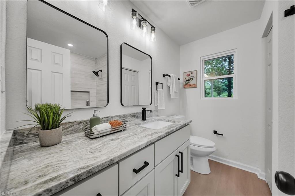1301 Lakeside RD