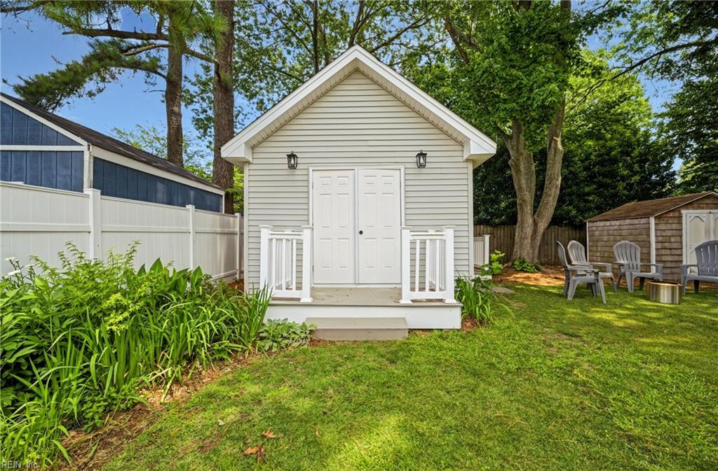 708 Kings Grant CT