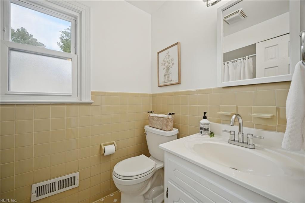 800 Sheraton DR