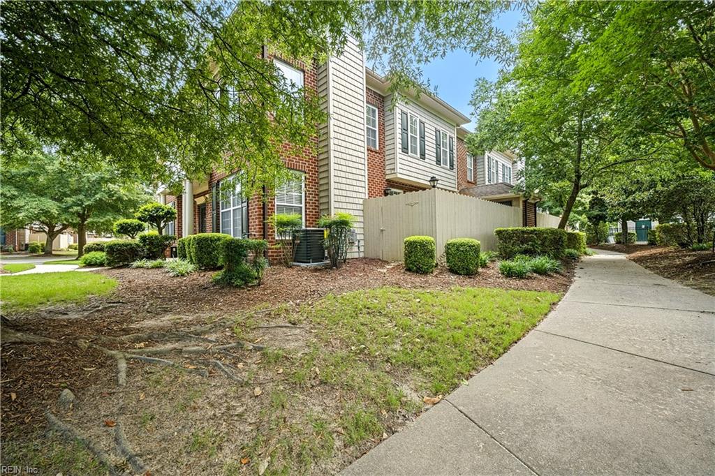 5320 Elston LN Lane